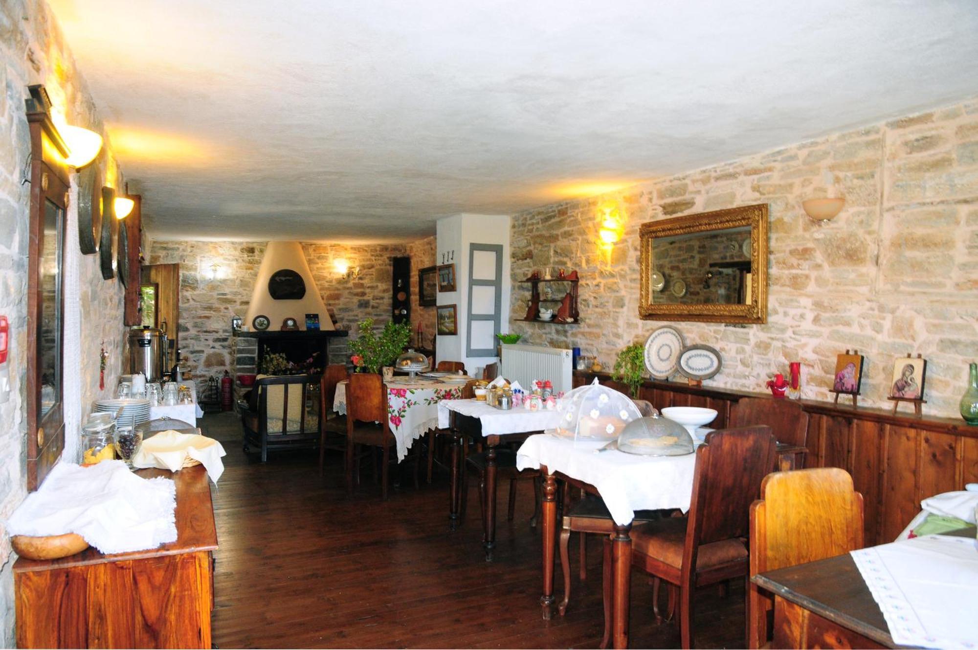 Hotel Archontiko Parisis Lafkos Esterno foto