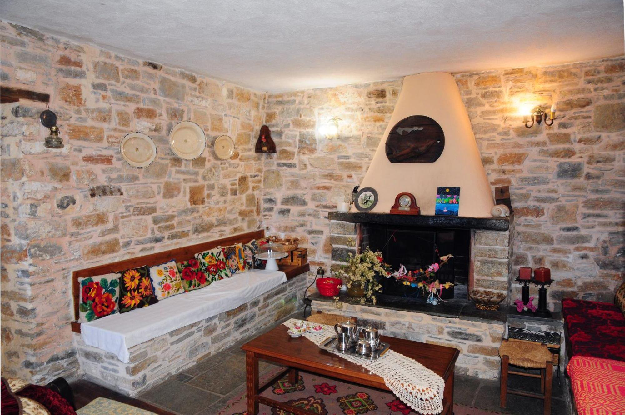 Hotel Archontiko Parisis Lafkos Esterno foto
