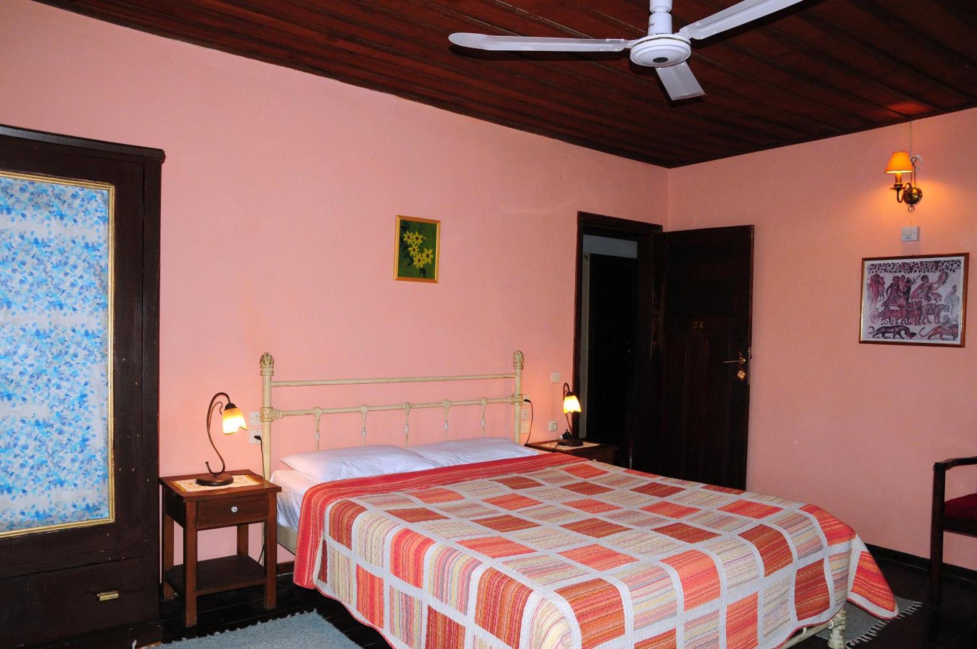 Hotel Archontiko Parisis Lafkos Esterno foto