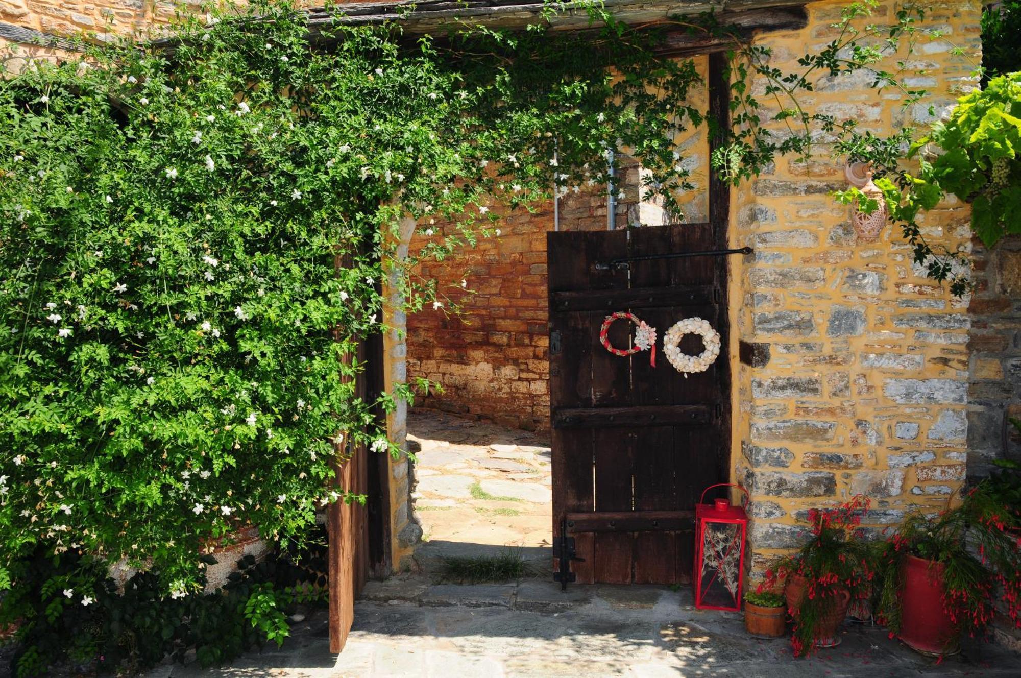 Hotel Archontiko Parisis Lafkos Esterno foto
