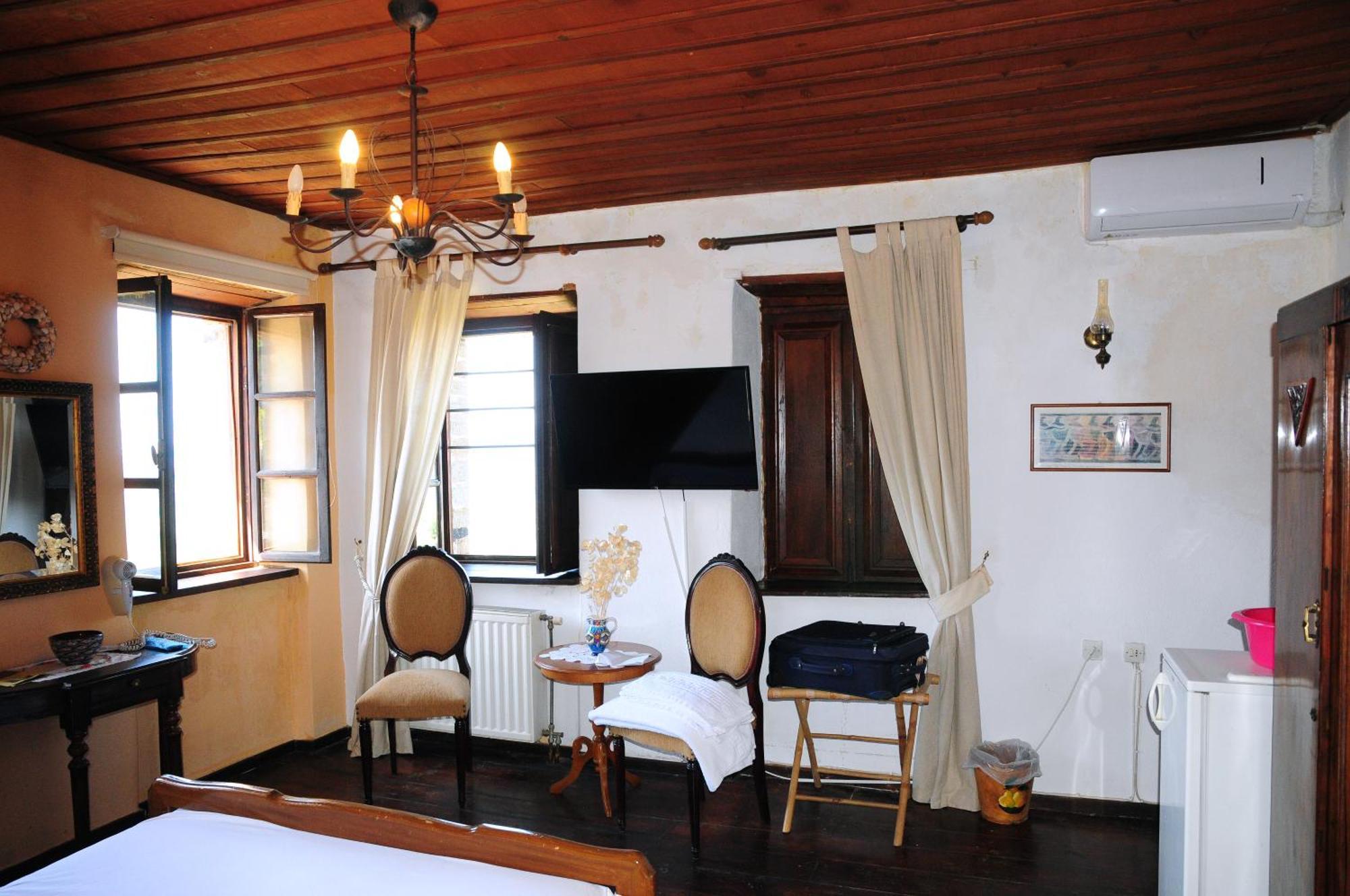 Hotel Archontiko Parisis Lafkos Esterno foto