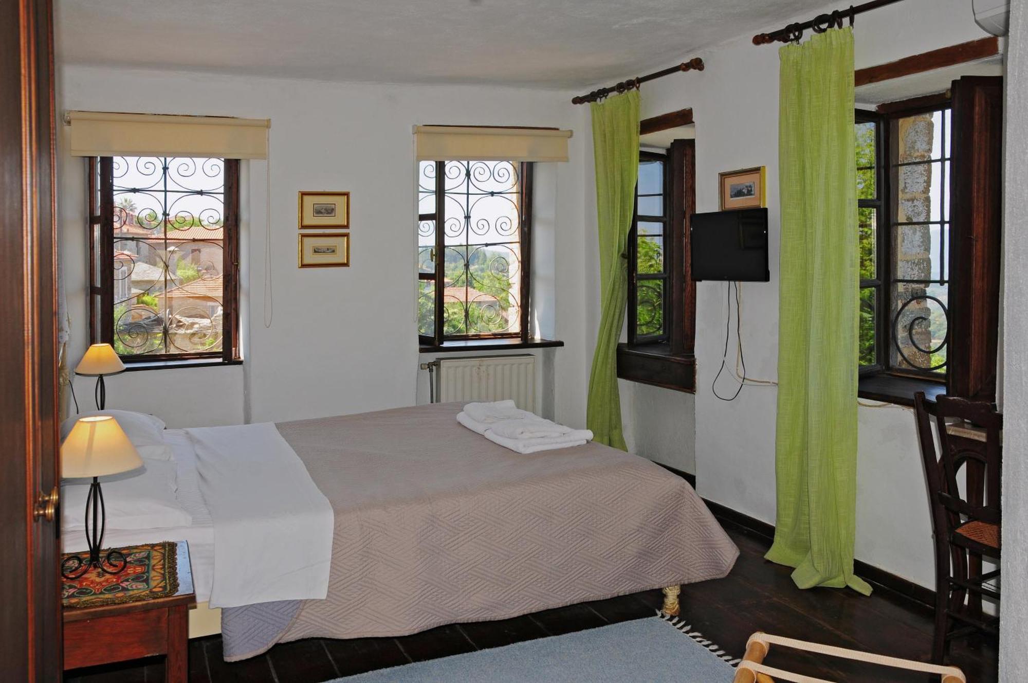 Hotel Archontiko Parisis Lafkos Esterno foto