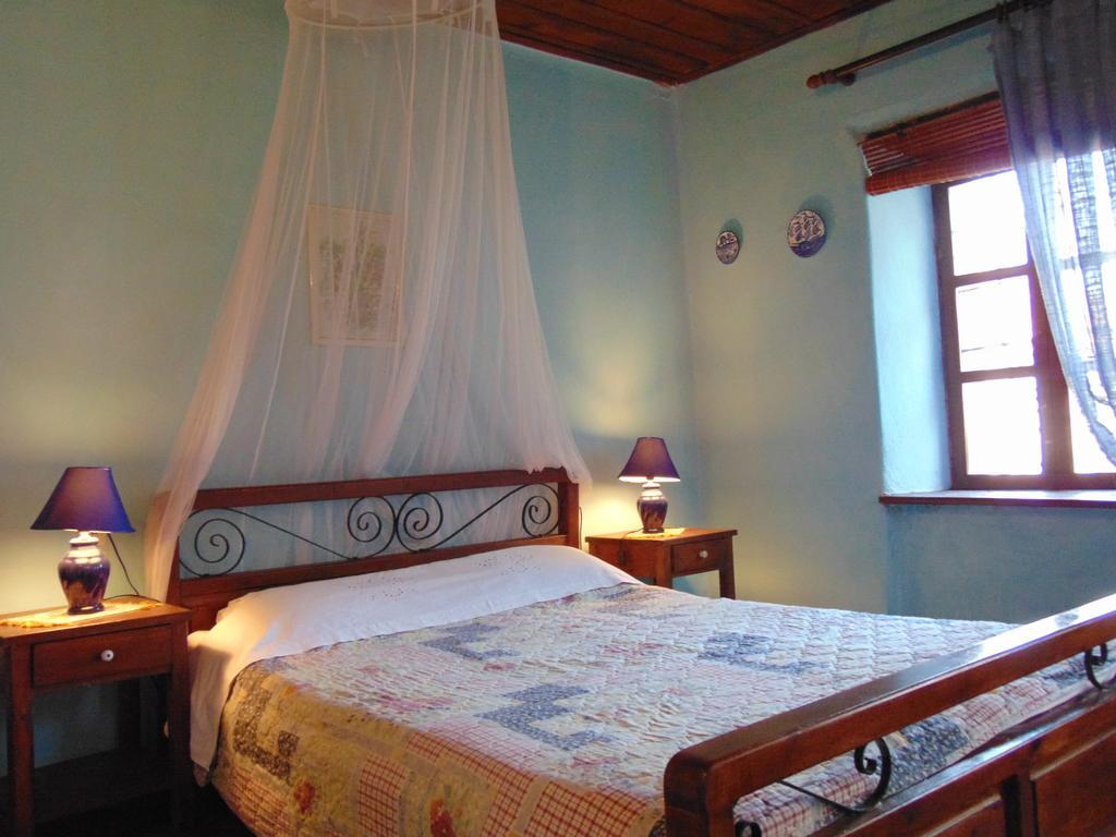 Hotel Archontiko Parisis Lafkos Esterno foto
