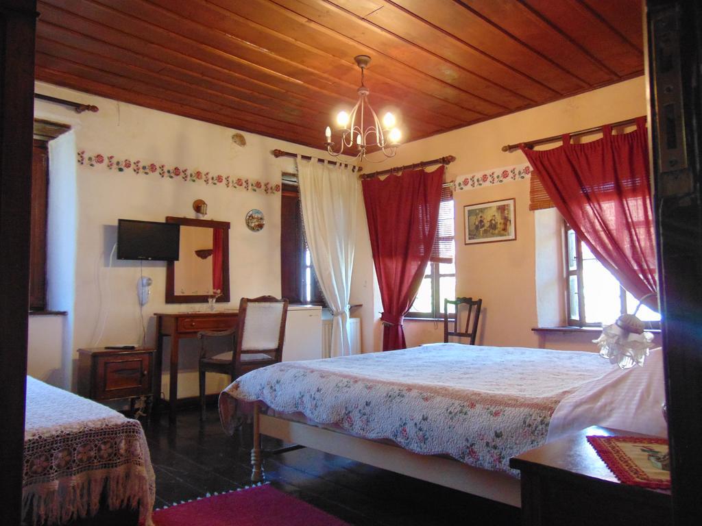 Hotel Archontiko Parisis Lafkos Esterno foto