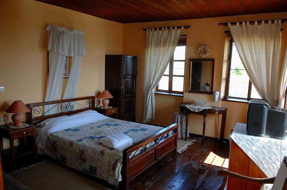 Hotel Archontiko Parisis Lafkos Esterno foto