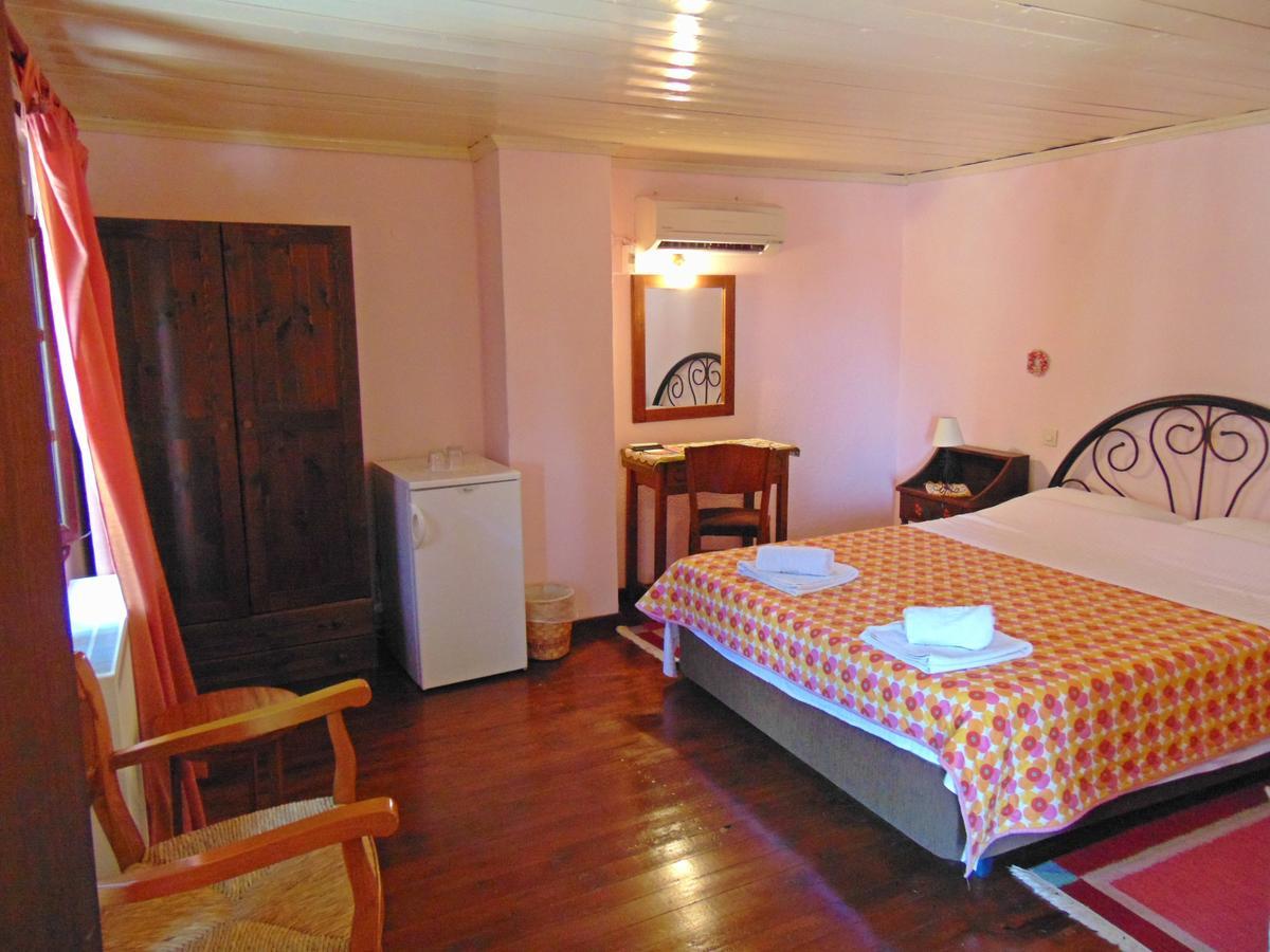 Hotel Archontiko Parisis Lafkos Esterno foto