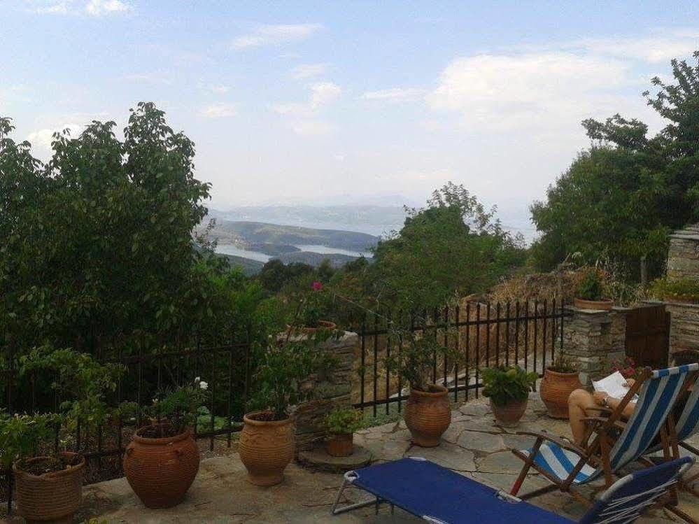 Hotel Archontiko Parisis Lafkos Esterno foto